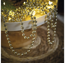 Guirlande de perles dorées pour la décoration dans un bol