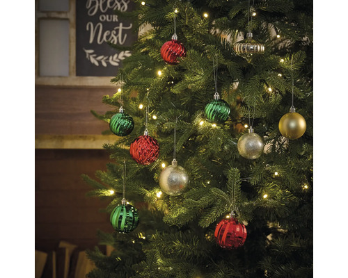 Arbre de Noël décoré avec des boules de Noël et des lumières