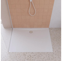 Douche à l''italienne avec pommeau de douche et siphon de sol