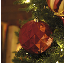 Sapin de Noël décoré avec boule rouge à motif géométrique