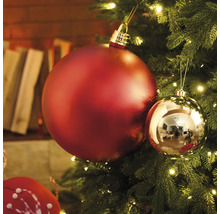 Arbre de Noël avec boule de Noël rouge et dorée