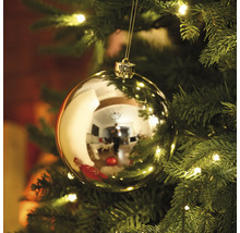 Sapin de Noël avec boule de Noël dorée