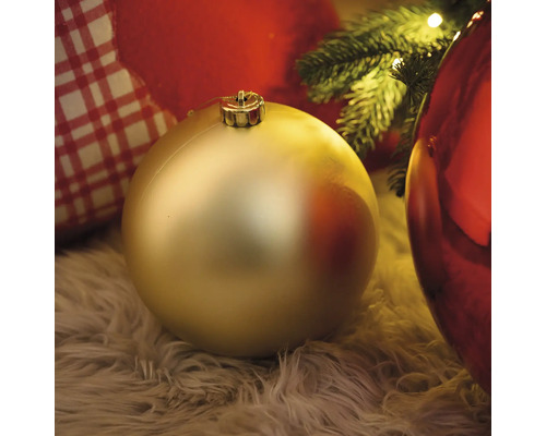 Boule de Noël décorative sur un tapis