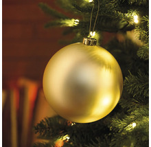 Boule de Noël dorée suspendue au sapin de Noël