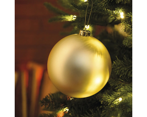 Boule de Noël dorée suspendue au sapin de Noël