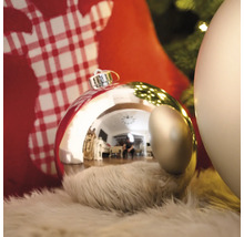 Décoration de Noël avec boules de Noël sur une surface moelleuse