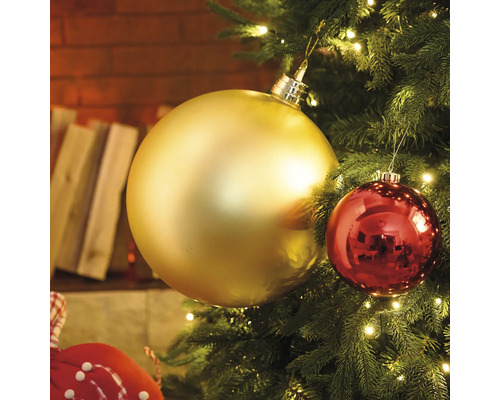 Sapin de Noël décoré avec des boules de Noël