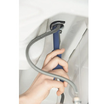 Installation d''un robinet de lavabo avec un outil
