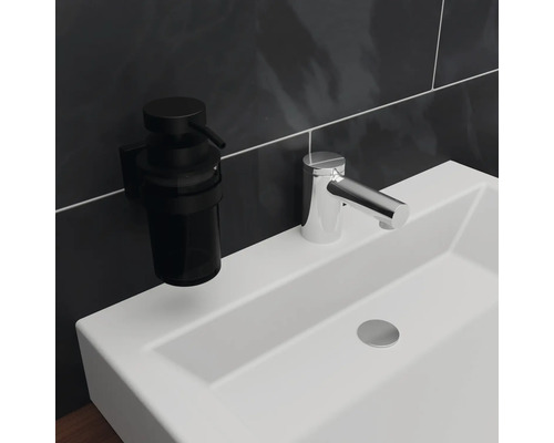 Lavabo avec robinet et distributeur de savon