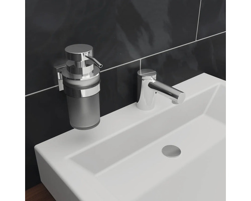 Lavabo avec robinet et distributeur de savon