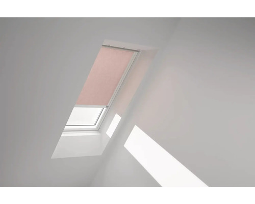 Fenêtre de toit avec store pour protection solaire