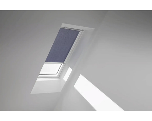Fenêtre de toit avec store occultant en intérieur