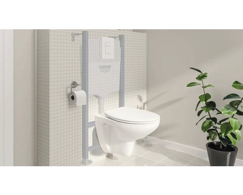 Modernes Badezimmer mit wandhängendem WC, Spülkasten und Grohe Logo.