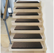 Treppe mit Stufenmatten zur Trittschalldämmung und als Schutz vor Abnutzung