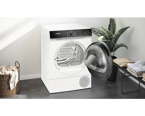 Siemens Trockner mit geöffneter Tür in heller Umgebung
