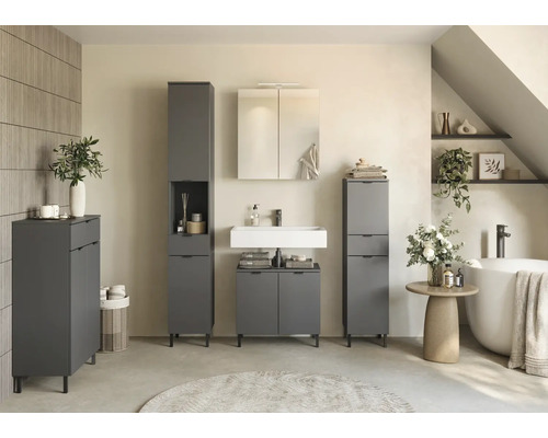 Modernes Badezimmer mit grauen Badmöbeln, Waschtisch, Spiegelschrank und Badewanne