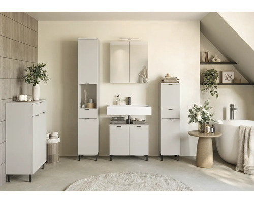Salle de bains avec meuble-lavabo, armoire de toilette et armoires hautes