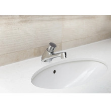 Waschtisch mit Armatur aus Metall