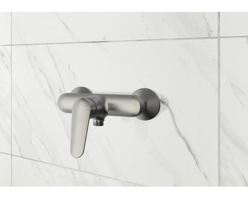 Einhebelmischer für die Dusche an einer Wand