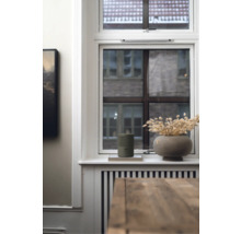 Dekorative Inneneinrichtung mit Fenster, Heizkörper und Tisch