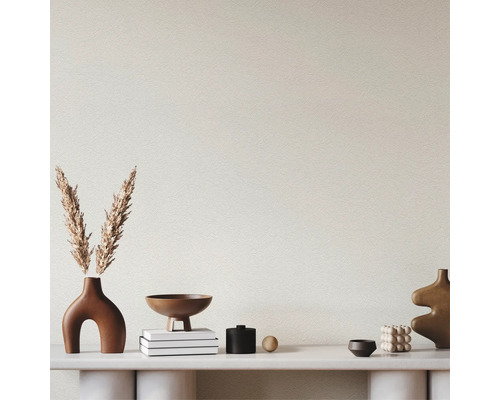 Objets décoratifs sur une étagère