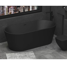 Baignoire autoportante et toilettes dans une salle de bains moderne avec fenêtre et vue sur la ville.