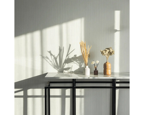 Dekorative Getrocknete Blumen in Vasen auf einem Tisch