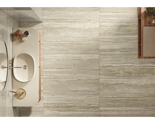 Carrelage beige dans une salle de bain avec lavabo et miroir