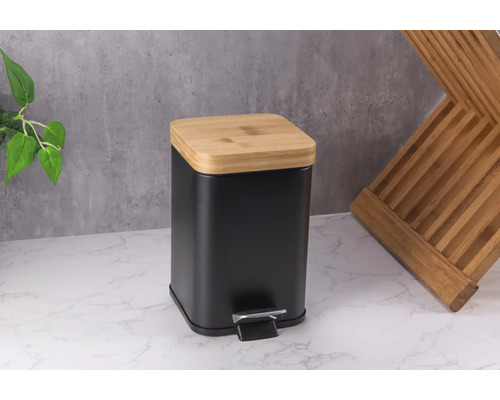 Abfalleimer mit Bambusdeckel und Fusspedal