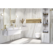 Salle de bains moderne avec double vasque, miroir, toilettes et étagères