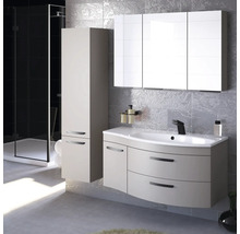 Salle de bains avec lavabo, armoire de toilette, armoire haute et douche