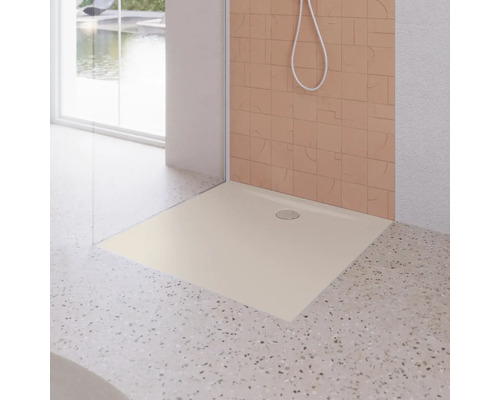 Douche à l''italienne avec receveur de douche carré et pomme de douche