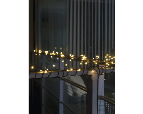 Guirlande lumineuse avec LED blanc chaud fixée à une balustrade