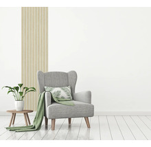 Coin lecture confortable avec fauteuil, table d''appoint et plante d''intérieur