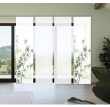 Raumansicht mit Schiebevorhängen und Bambusmuster