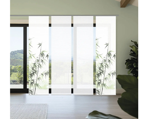 Raumansicht mit Schiebevorhängen und Bambusmuster