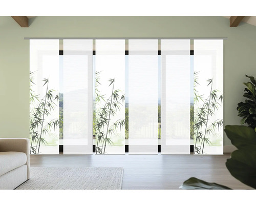 Raumszene mit Schiebegardinen mit Bambusmuster