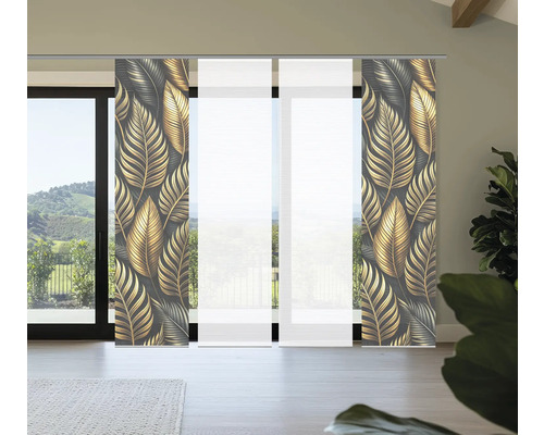Schiebegardinen mit Blattmuster vor einer Terrassentür
