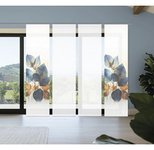 Schiebegardinen mit Pflanzenmotiv vor Fensterfront
