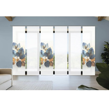 Schiebegardine mit Pflanzenmotiv vor Fenster