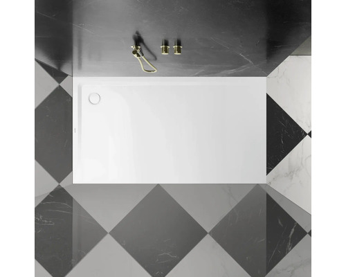 Vue de dessus d''un receveur de douche avec robinetterie