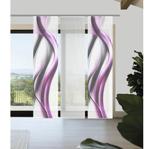 Schiebegardine mit abstraktem Wellenmuster vor Fenster