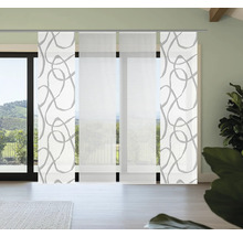 Schiebegardinen mit grafischem Muster und transparenten Bahnen vor Terrassentür