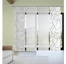 Panneaux japonais avec motif graphique et bandes de tissu transparent devant une fenêtre