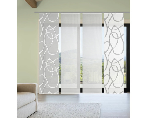 Panneaux japonais avec motif graphique et bandes de tissu transparent devant une fenêtre