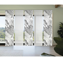 Raum mit Schiebegardinen mit Blattmuster