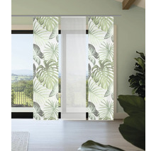 Schiebegardine mit Pflanzenmuster vor Fenster