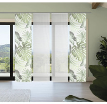 Raumansicht mit Schiebegardinen mit Blättermuster