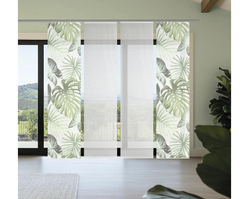 Raumansicht mit Schiebegardinen mit Blättermuster