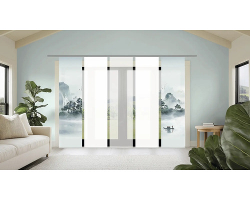 Wohnraum mit Schiebegardinen mit Landschaftsmotiv